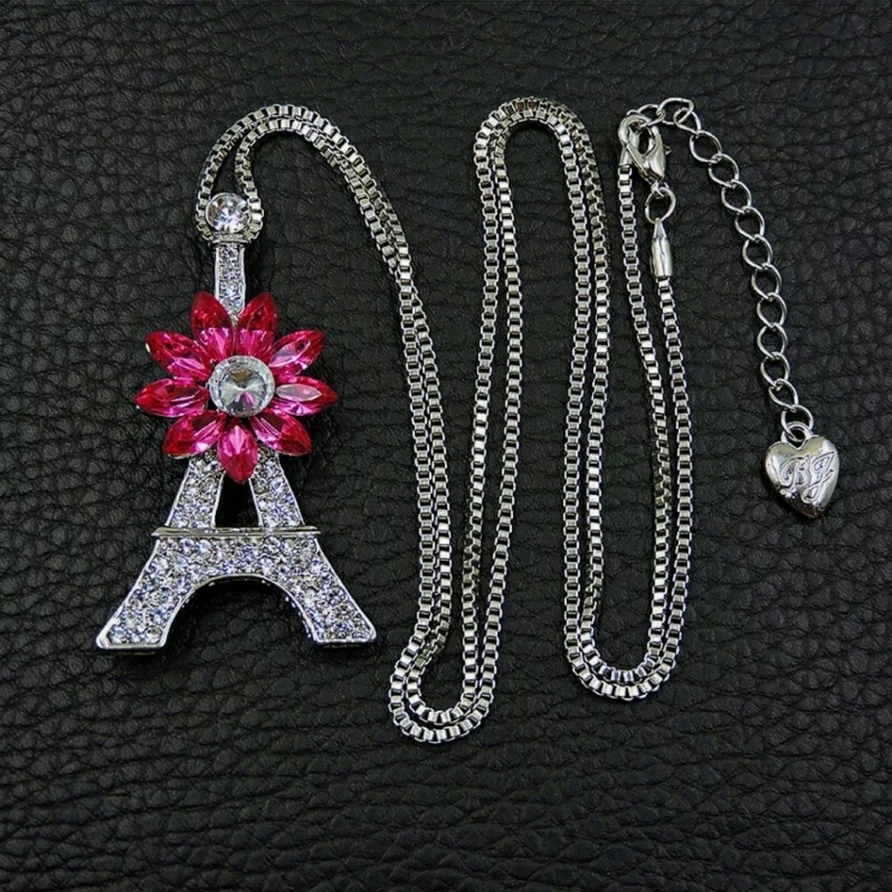 Paris Eiffel tower necklace